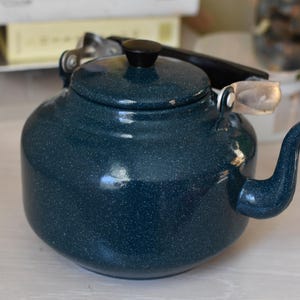 Théière émaillée vintage//bouilloire à thé rustique//pot à café émaillée//bouilloire émaillée//petite théière/cuisine des années 70//émaillé vintage/émail rustique