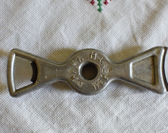 Bottle opener //Vintage bottle opener //Pocket size botle opener//Old bottle opener// Lid closer//Gift for Man Cave/fathers day beer/country