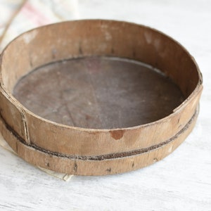 Vintage Sieve//Antique Primitive Flour Sieve//Vintage Kitchen Utensil//Kitchenware//Unicue Country Style//Rustic home decor//Flour Farm Tool