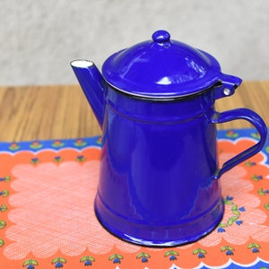 Vintage Red Enamel Teapot/Rustic Tea Kettle//Farmhouse Decor/Vintage Tea Pot/Enamelware Kettle/Water Kettle/Rustic Home/Enamel Tea Kettle