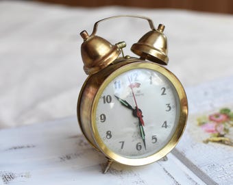 1980年代のビンテージ ポラリス 目覚まし時計 金属製、 中国製。 チキン目覚まし時計は、1980年代の珍しいヴィンテージのおもしろい時計