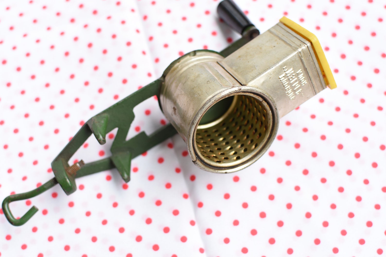 intage Nut grinder//Nut mill//Kitchen mill//Hand nut grinder//Almond grinder