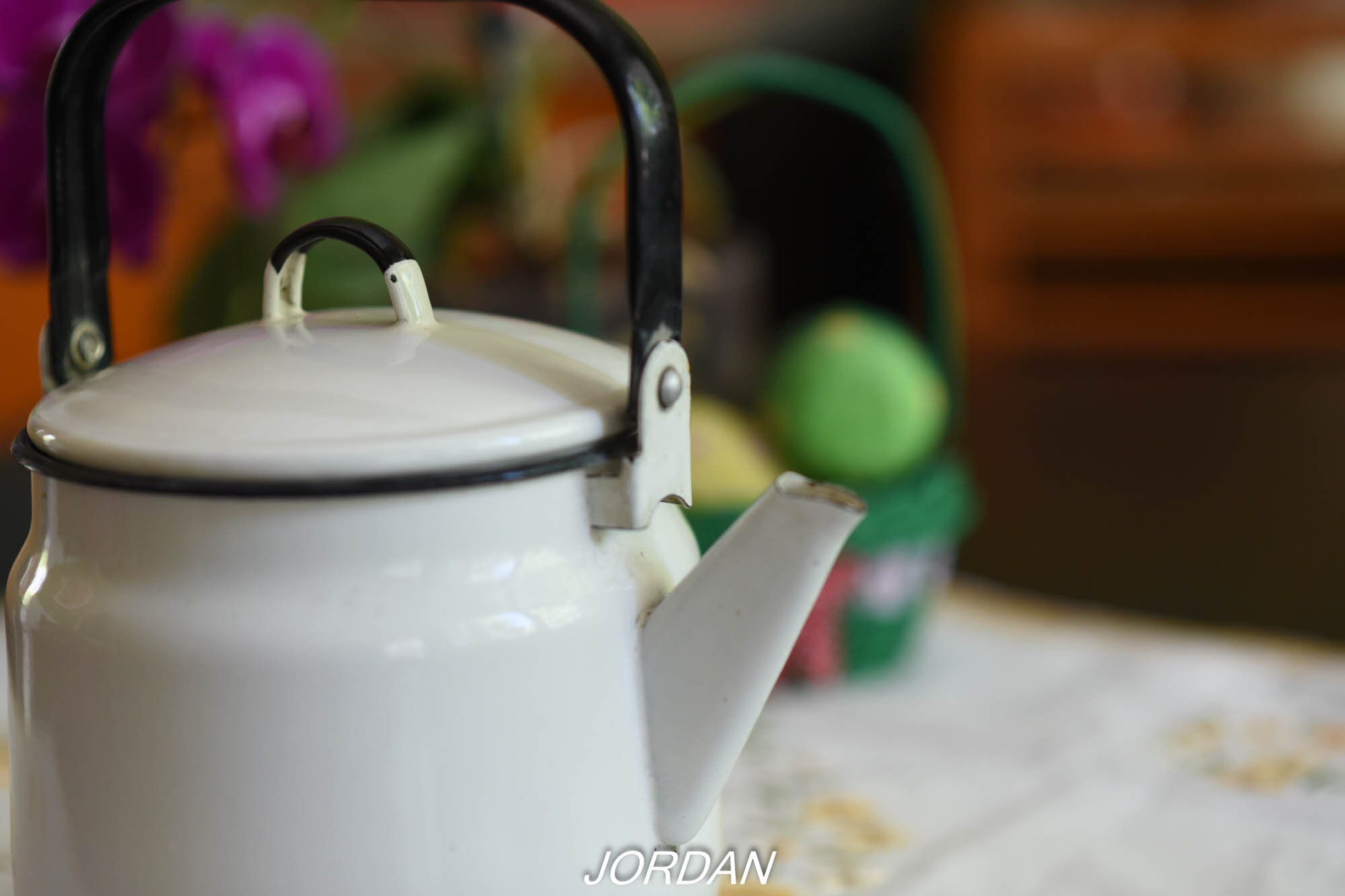Vintage White Enamel Teapot/rustic Tea Kettle//farmhouse - Etsy
