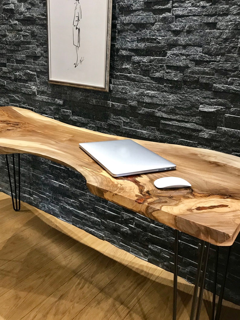 Scrivania con bordo vivo in noce, tavolo River //Scrivania personalizzata//realizzata su ordinazione//Resina epossidica color rame fuoco//tavolo da pranzo con bordo vivo immagine 2