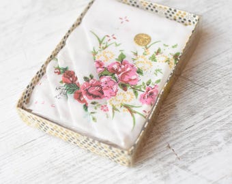 NEVER USED=Set of 4 Large Vintage organic handkerchiefs//New Ladies Handkerchief/100% cotton Gifts//Collections hankies//New condition