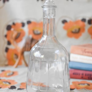 Vintage Glass Whiskey Decanter//vintage carafe//Men Barware Glass Bottle//Glass Big Bottle//Liquor Decanter//Wine Carafe/Carafe for man cave