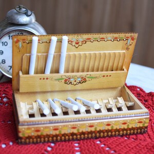 Scatola per sigarette in legno vintage // Scatola in legno fatta a mano // Scatola per sigarette // Vecchia scatola per sigarette degli anni '70 // Portasigarette unico dipinto a mano