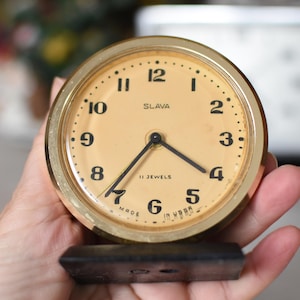 Raro orologio da tavolo vintage funzionante//Orologio meccanico/Sveglia da scrivania Slava/Vecchia sveglia sovietica/realizzata in URSS negli anni '60, prodotta in Russia sovietica