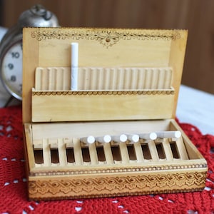 Scatola per sigarette in legno vintage // Scatola in legno fatta a mano // Scatola per sigarette // Vecchia scatola per sigarette degli anni '70 // Portasigarette unico dipinto a mano