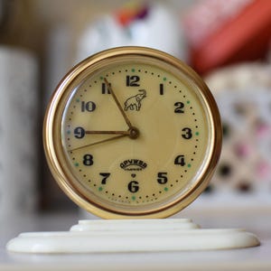 Raro orologio da tavolo vintage funzionante/orologio meccanico/sveglia da scrivania Slava/vecchia sveglia sovietica/prodotto in URSS negli anni '60, orologio decorativo con elefante
