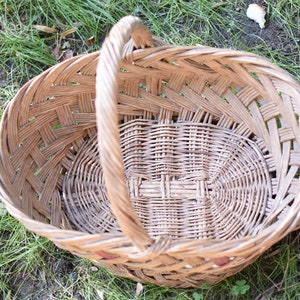 Cesta de mimbre grande vintage // Cesta antigua hecha a mano // Cesta tejida con arte primitivo // Cesta rústica // Cesta de almacenamiento // Cesta de mimbre antigua