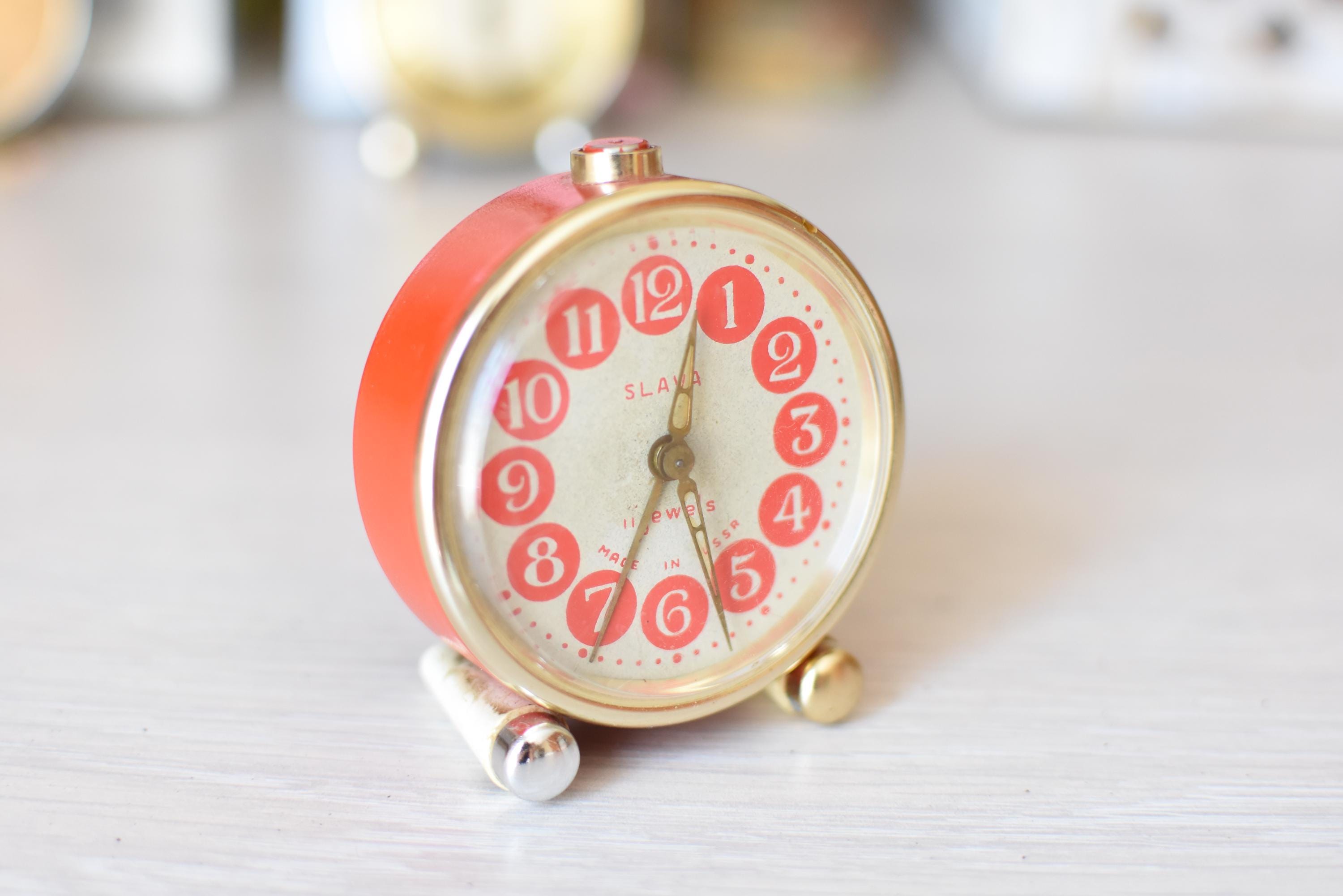Horloge De Bureau Vintage Soviétique En Bois Massif, Mécanique, Fabriquée à Moscou, Signée