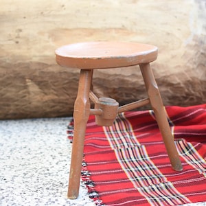 Vintage Wooden Milking Stool// Primitive Farmhouse Stool//Authentic Farmhouse Decor//Antique Stool//Milking Three Legged Antique Stool