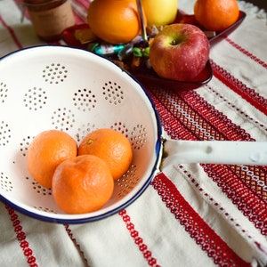 Vintage 1966&#39;s White enamel colander//Military Colander//Old sieve//Old Farmhouse//Rustic Kitchen decor//Enamel ware//Strainer enamel