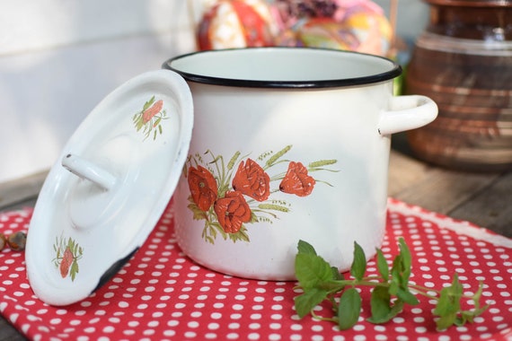 Vintage Enamel Saucepan With Lid//white Enamel Pot With Red Poppies//soviet  White Enamel Pot//retro Enamel Saucepan//country Kitchen Decor 