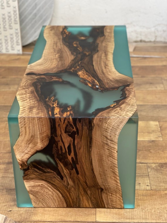 Table de rivière cascade en bois de noyer et résine époxy turquoise Table  basse bleue Finie avec de l'huile de cire Osmo Epoxy/ -  France