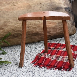 Vintage Wooden Milking Stool// Primitive Farmhouse Stool//Authentic Farmhouse Decor//Antique Stool//Milking Three Legged Antique Stool