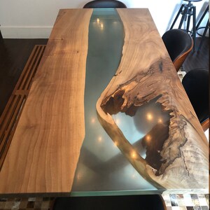 Live Edge Epoxy River Table aus Walnussholz und Türkis / Moderner rustikaler Esstisch / Epoxy Resin River Table / Tisch nach Maß