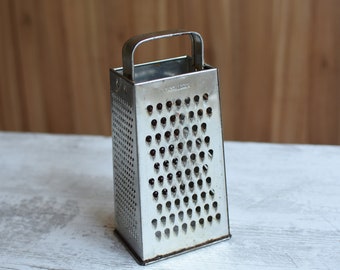 Antique kitchen grater//vegetable grater//potato grater//rustic decoration//home decor//Vintage kitchen decor/vegetable