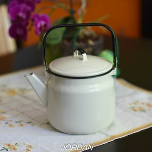 Vintage White Enamel Teapot/Rustic Tea Kettle//Farmhouse Decor/Vintage Tea Pot/Enamelware Kettle/Water Kettle/Rustic Home//Enamel Tea Kettle