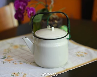 Vintage White Enamel Teapot/Rustic Tea Kettle//Farmhouse Decor/Vintage Tea Pot/Enamelware Kettle/Water Kettle/Rustic Home//Enamel Tea Kettle