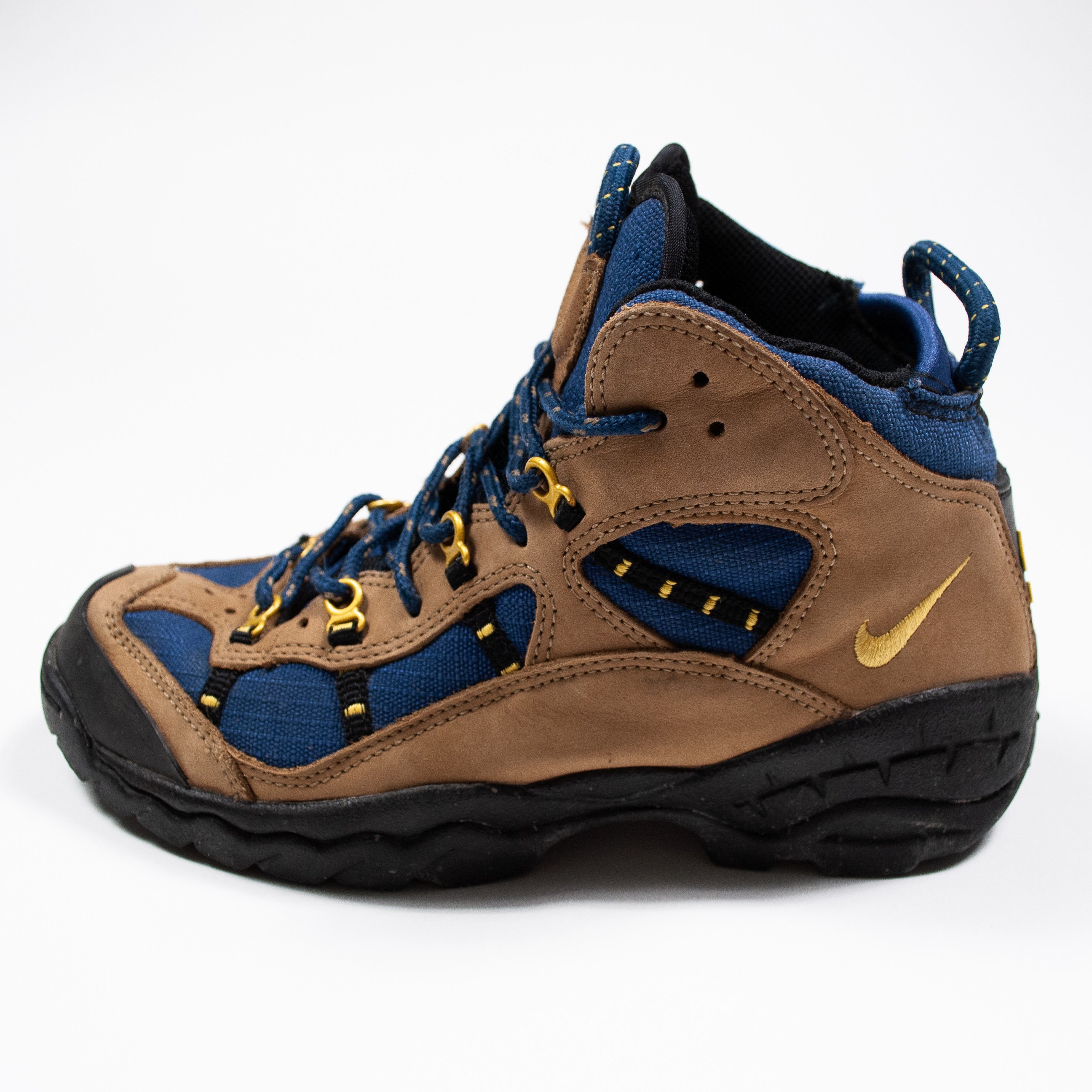 women's nike acg boots