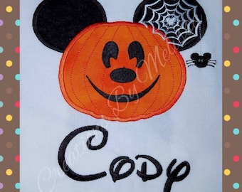 Mickey Mouse Halloween Shirt / Mickey Mouse Applikation Kürbis / Disney Halloween Reise Shirt / personalisierte Disney Halloween Shirt / Mickey Mouse