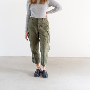 Vintage 30 Waist x 24 Inseam Olive Green Crop Fatigues | Cargo Trousers | Euro Army Pants | F510