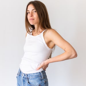 Das Siena Tank-Top | Vintage weißes Rippenstrick Tank | Geripptes Tank Top | 100% Baumwolle Layer Weiß Unterhemd | Deadstock NOS Singlet | XS-S |