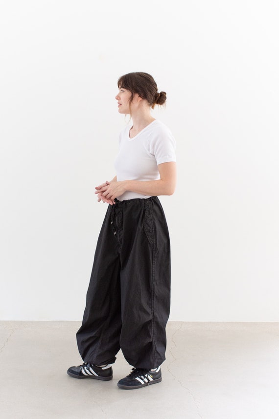 Vintage 28-36 Waist Black Drawstring Parachute Pants Vintage 28-36 Waist Black Drawstring Parachute Pants