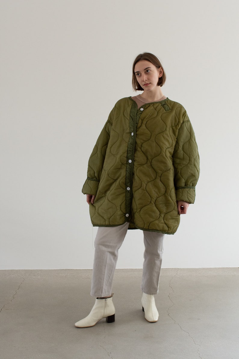 LI014 Vintage Green Liner Jacket White Buttons L XL Quilted Nylon Coat