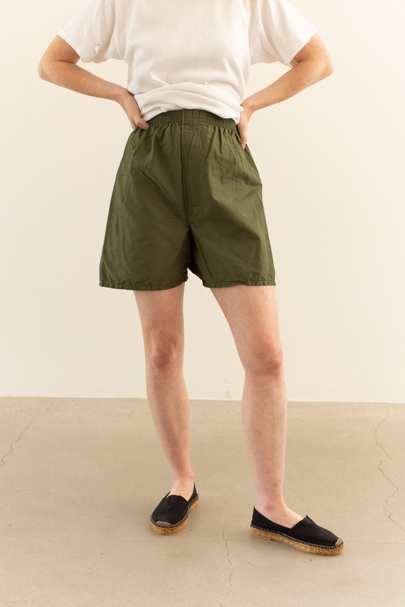 Vintage 20-26 Waist Cotton Poplin Pleat Green Fatigue Shorts Army Shorts Boxers Summer Pajamas XS image 2