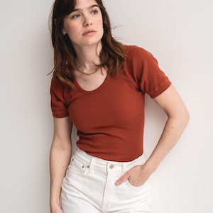 The Berlin Tee in Brick Red | Vintage Ribbed Tee T Shirt | Rib Knit Tee | 100% Cotton | XS S
