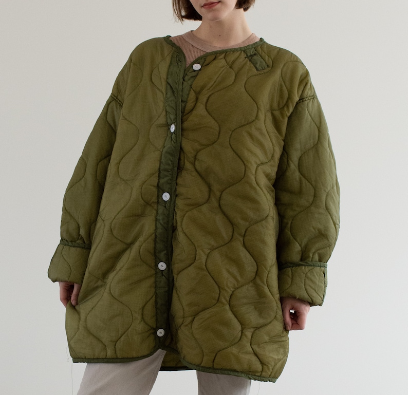 LI014 Vintage Green Liner Jacket White Buttons L XL Quilted Nylon Coat