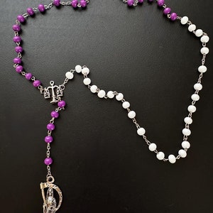 Santa Muerte Rosary / PURPLE & WHITE wood beads/ Rose scented /Handmade! / FREE SHIPPiNG!