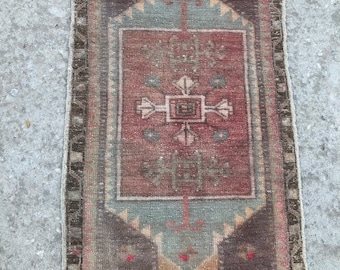 Small Turkish Rug, Vintage Small Turkish Rug, Decorative Bedside Rug, Turkish Door Mat Rug, Oriental Bath Rug, Anatolian Small Rug, 1'7x2’8