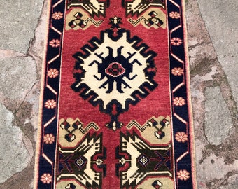 Hand Woven Oushak Turkish Rug: Vintage Wool Door Mat (1’7x3’0)