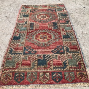 Tappeto turco Oushak d'epoca: piccolo tappeto decorativo in lana (1'9 x 3'4 piedi)