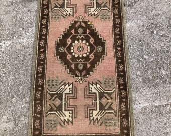 Turkish Oushak rug  / Turkish vintage small rug/ bathroom rug/ entry rug/ front door rug/ Bohemiansmall rug/ bedside rug / Turkish 1’7x3’7