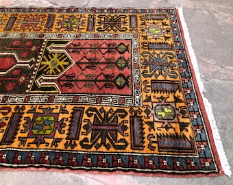 Vintage Oushak Prayer Rug: Turkish Wool, Oriental Decor (3'4x5’4)