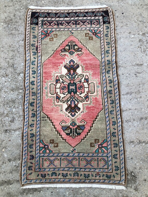 Vintage Turkish Wool Rug: Small Anatolian Door Mat (1’8x3’2)