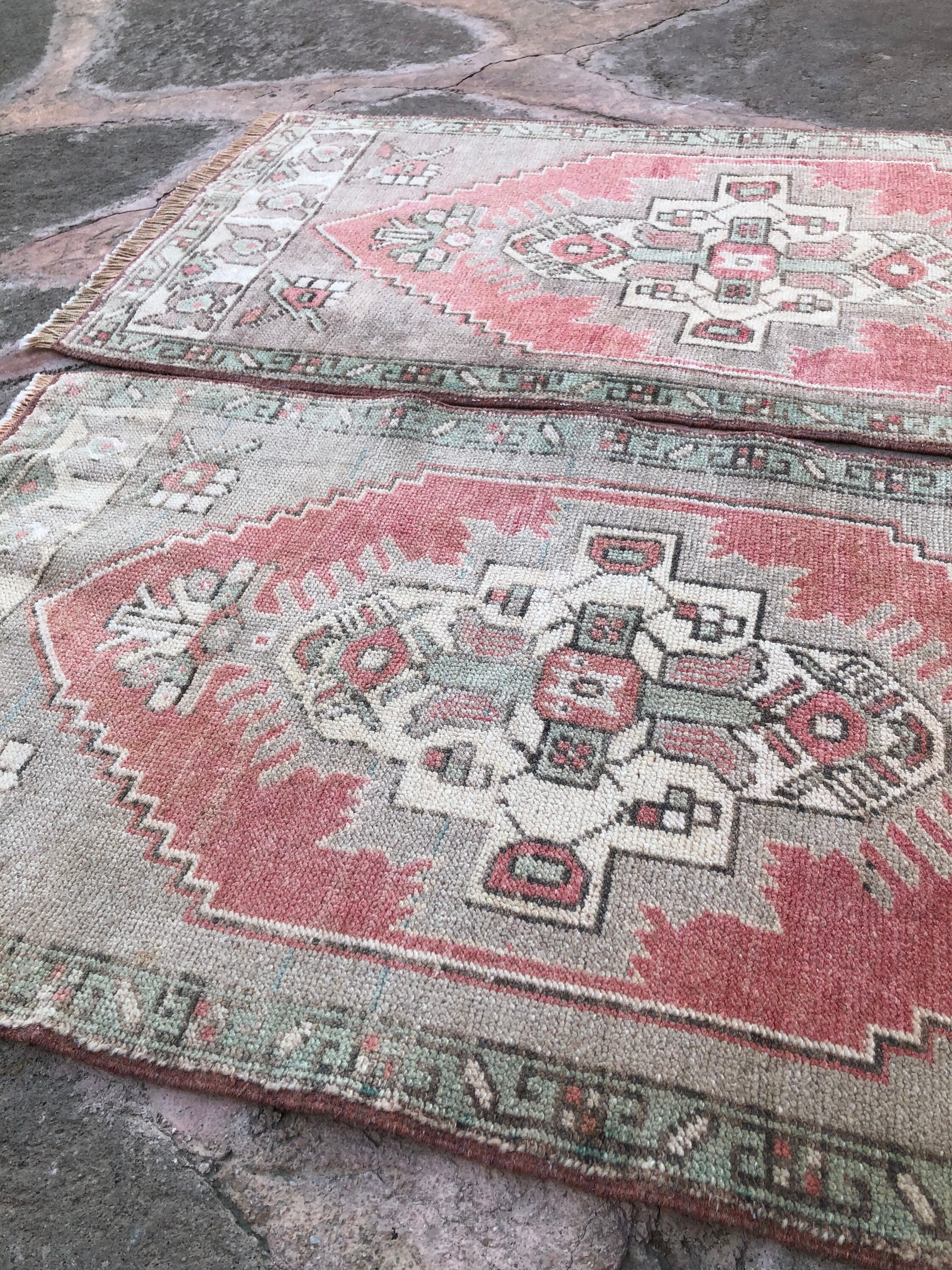 paire De Petits Tapis,