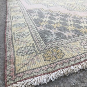 Anatolian Turkish Kilim Rug: Traditional Wool Area Rug (3&#39;10 x 6&#39;4 Feet)