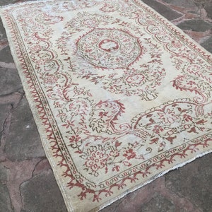 Oushak Rug / vintage Turkish rug / bohemian rug / vintage rugs / muted pastel color rug / dining room rug / area rug / indoor rug 5’5x8’3