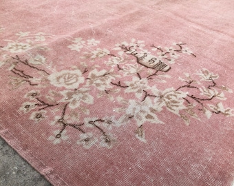 Vintage Handwoven Oushak Rug: 6'7 x 9'10 Wool Anatolian Rug