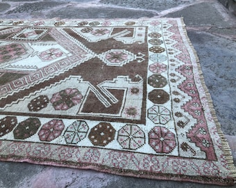 Vintage Turkish Oushak Rug: Tribal Oriental Decor (4.2 x 6.6 ft)