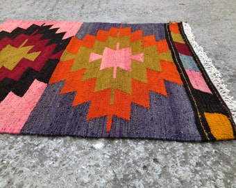 Vintage Turkish Kilim Runner Rug: Handmade Wool Hallway Rug (2’7x8’9)