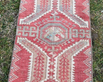 Vintage Oushak Rug: Pastel Turkish Door Mat (1'4x2'11)