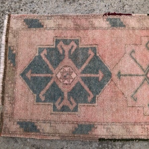 Vintage Oushak Kleiner Teppich, Beunruhigter Kleiner Teppich, Eingangsteppich, Fußmatte, Teppich, Matte, Türkischer Kleiner Teppich, Oushak Kleiner Teppich, Badezimmerteppich