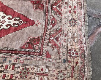 Vintage Medallion Oushak Rug: Handwoven Turkish Wool Carpet (4’9x7’10)